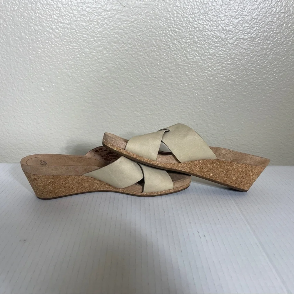 UGG Australia Sz 9 Sandal Antique White Lyra Crisscross‎ Wedge